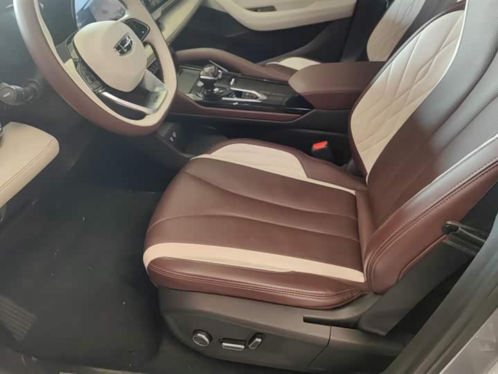 Фото 9 - Geely Monjaro