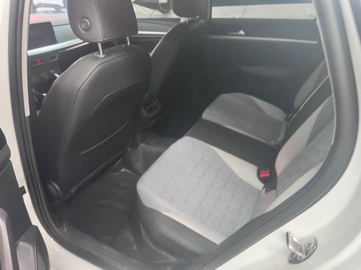 Фото 9 - Volkswagen Lavida