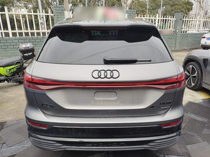 Фото 6 - Audi Q5 e-tron