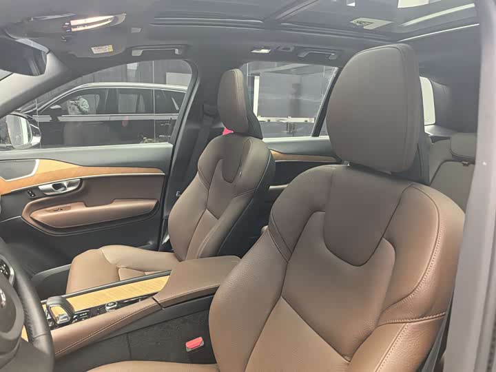 Фото 6 - Volvo XC90