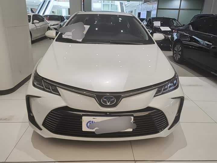 Фото 2 - Toyota Corolla