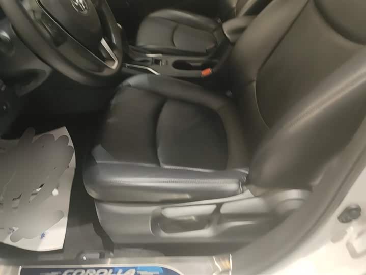 Фото 9 - Toyota Corolla