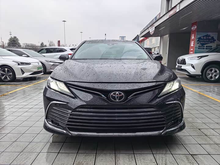 Фото 2 - Toyota Camry