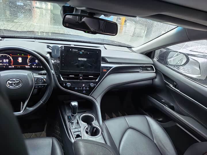 Фото 5 - Toyota Camry