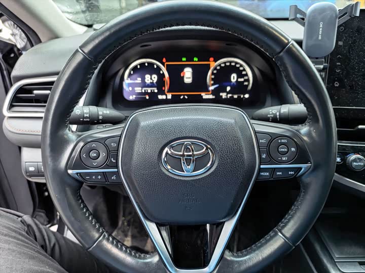 Фото 9 - Toyota Camry