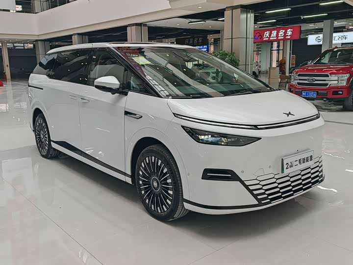 Фото 3 - XPeng X9