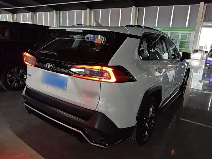 Фото 7 - Toyota Wildlander