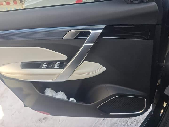 Фото 7 - Geely Atlas