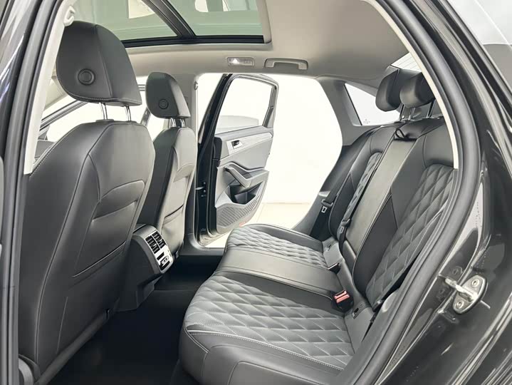 Фото 7 - Volkswagen Sagitar L