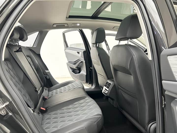 Фото 8 - Volkswagen Sagitar L