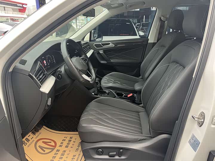 Фото 4 - Volkswagen Tiguan L Pro