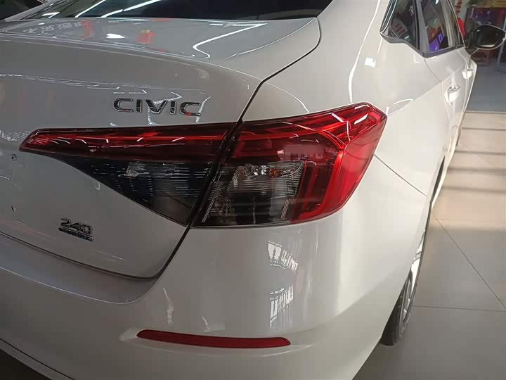 Фото 8 - Honda Civic