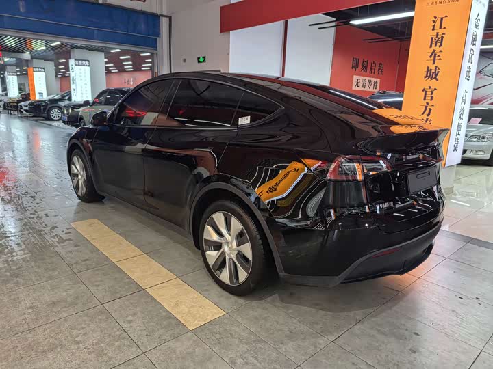 Фото 3 - Tesla Model Y