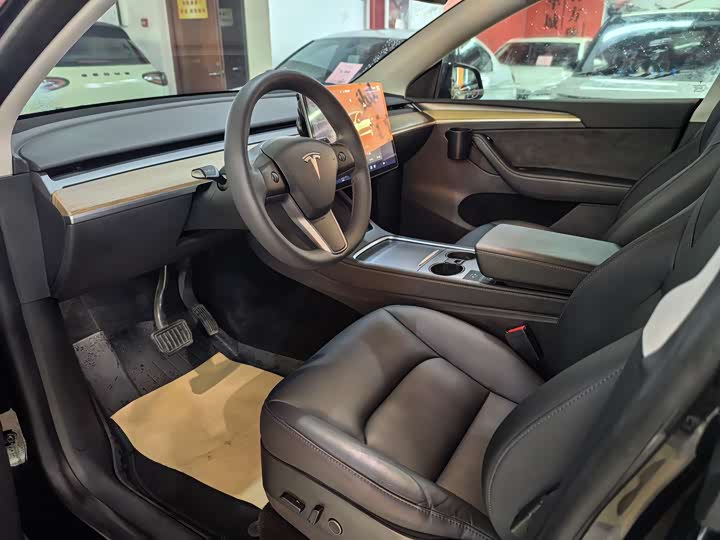 Фото 6 - Tesla Model Y