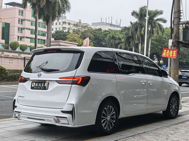 Фото 4 - Buick GL8 ES