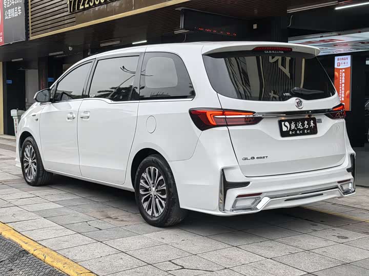 Фото 6 - Buick GL8 ES