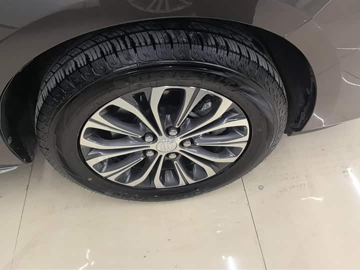 Фото 6 - Buick GL8 ES