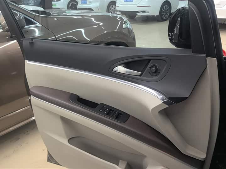 Фото 7 - Buick GL8 ES