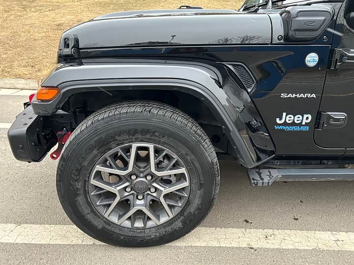 Фото 3 - Jeep Wrangler Hybrid