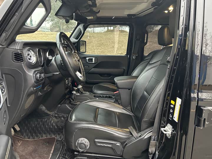 Фото 4 - Jeep Wrangler Hybrid