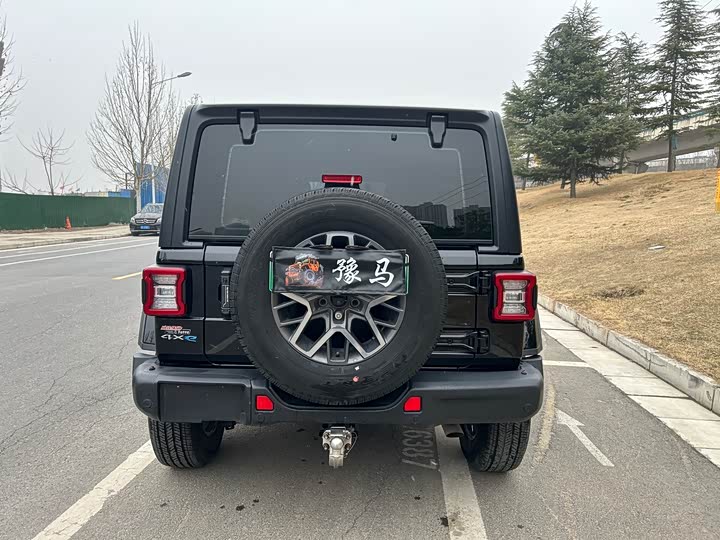 Фото 6 - Jeep Wrangler Hybrid