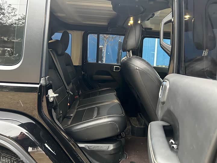 Фото 9 - Jeep Wrangler Hybrid