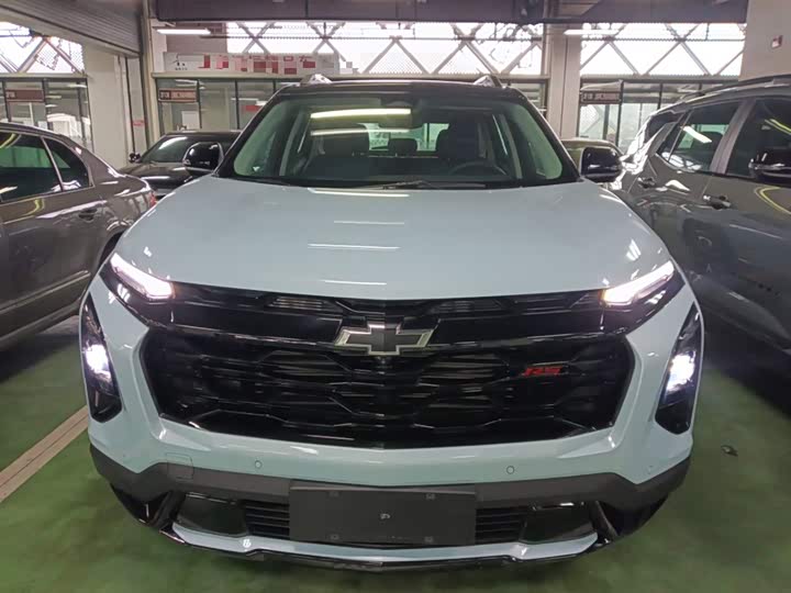 Фото 3 - Chevrolet Equinox Plus