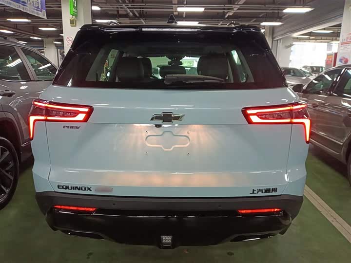 Фото 6 - Chevrolet Equinox Plus