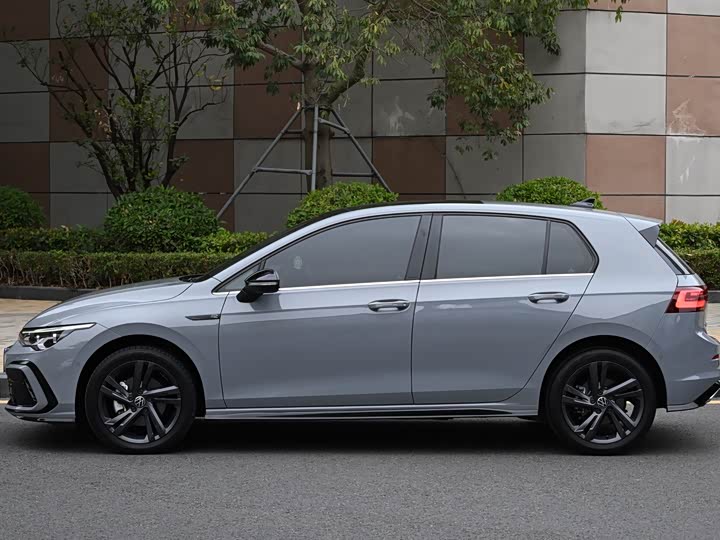 Фото 2 - Volkswagen Golf