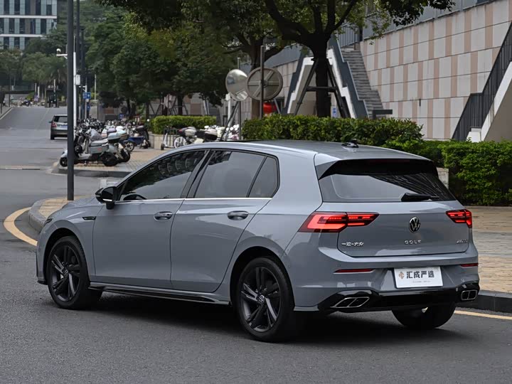 Фото 3 - Volkswagen Golf