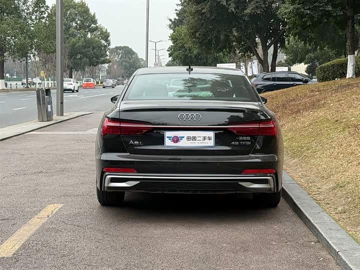 Фото 5 - Audi A6L