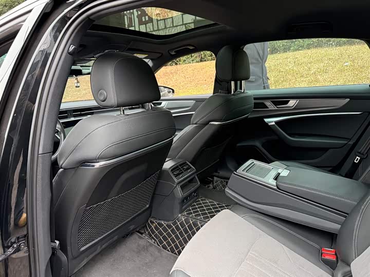 Фото 9 - Audi A6L