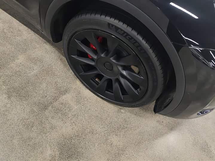 Фото 6 - Tesla Model Y