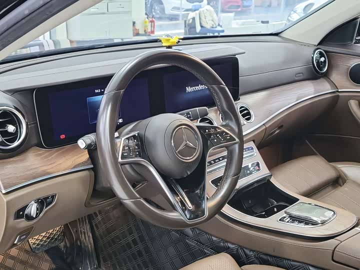 Фото 6 - Mercedes-Benz E-Class