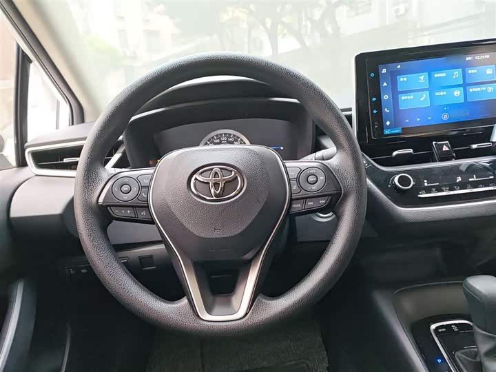 Фото 3 - Toyota Corolla