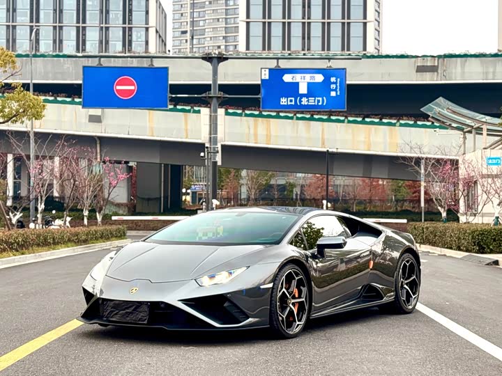 Фото 3 - Lamborghini Huracán