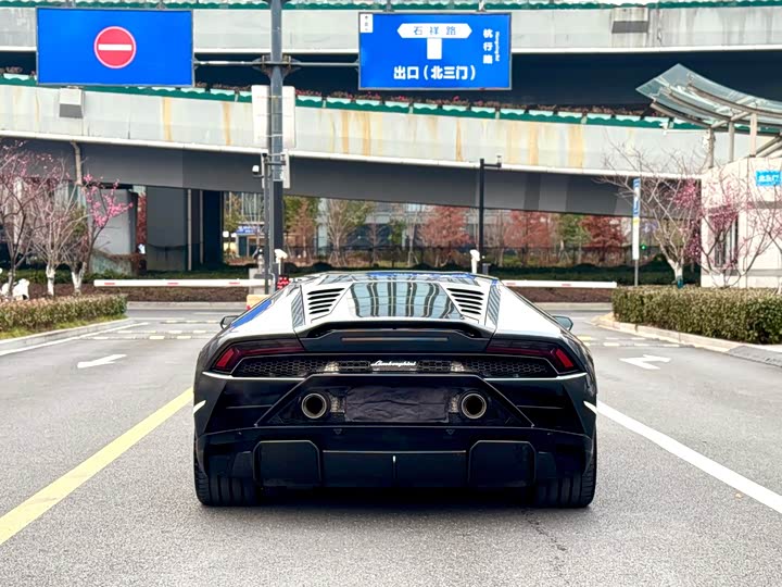 Фото 7 - Lamborghini Huracán