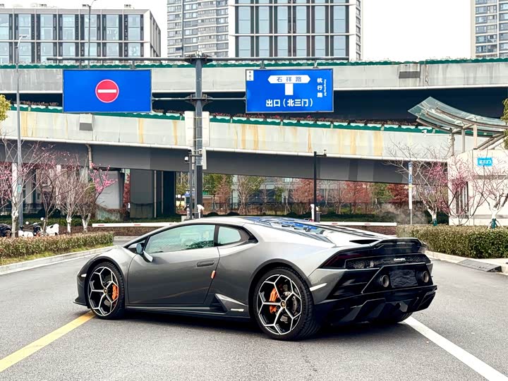 Фото 8 - Lamborghini Huracán
