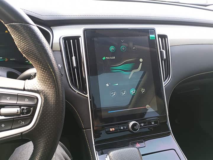 Фото 5 - Roewe i6 Max EV