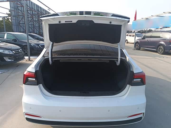 Фото 9 - Roewe i6 Max EV