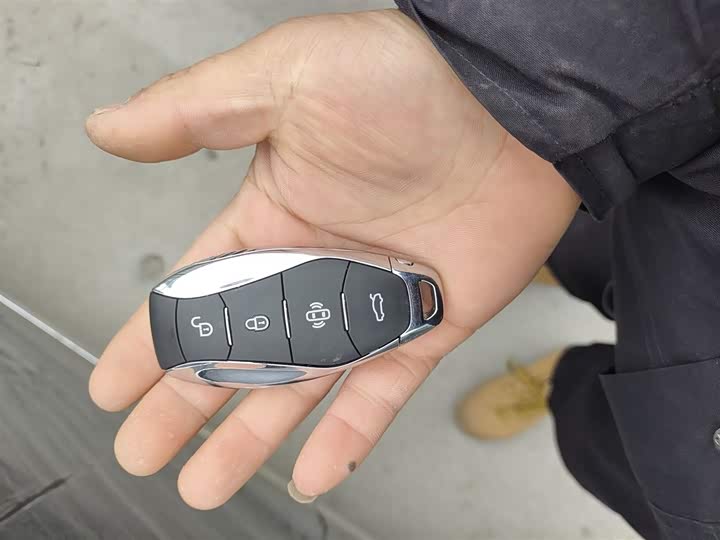 Фото 9 - Hongqi H5