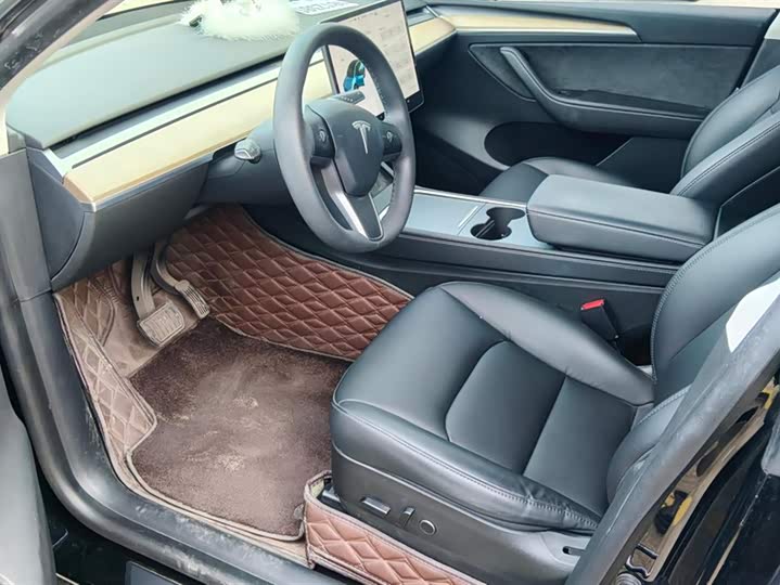 Фото 8 - Tesla Model Y