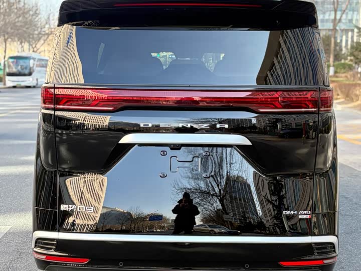 Фото 5 - Denza D9