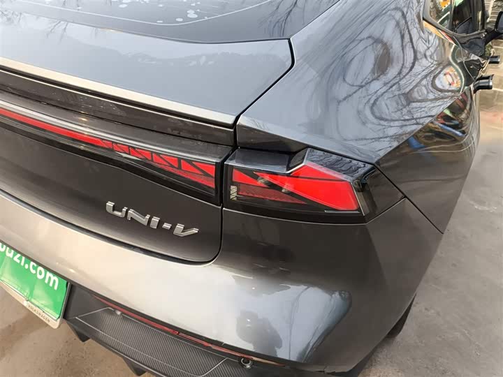 Фото 8 - Changan UNI-V