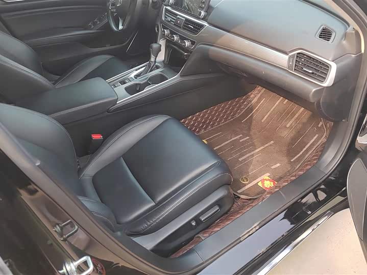 Фото 8 - Honda Accord