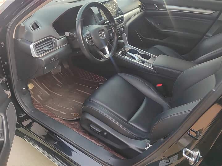 Фото 9 - Honda Accord