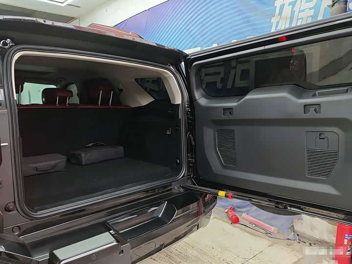 Фото 9 - Tank 400 Hybrid