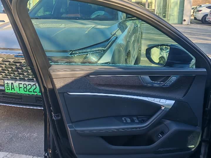 Фото 7 - Audi A6L