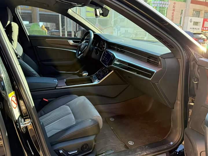 Фото 8 - Audi A6L