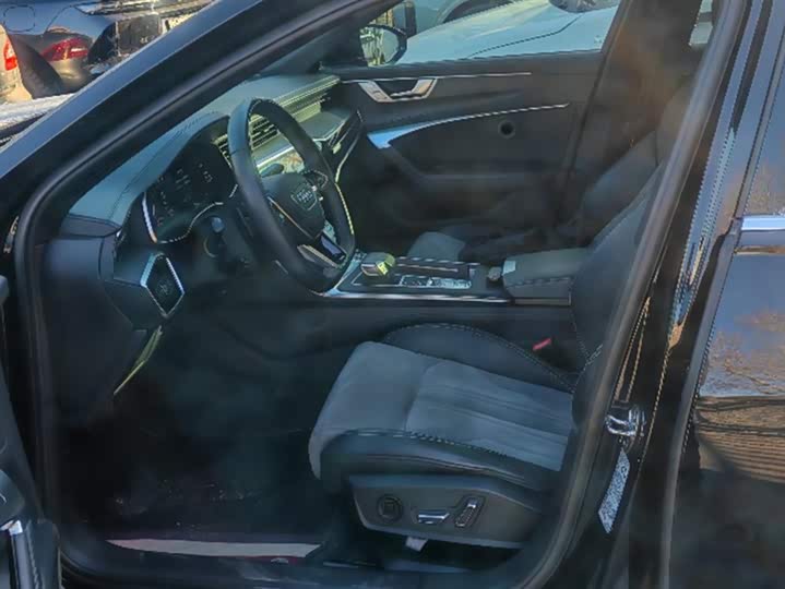 Фото 9 - Audi A6L